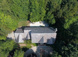 10116 N Anne Ct, Mequon, WI 53092