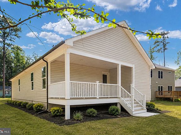 3rd image of 439 Shorewood Dr