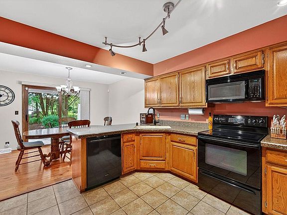 5th image of N34W23849 Grace AVENUE #C