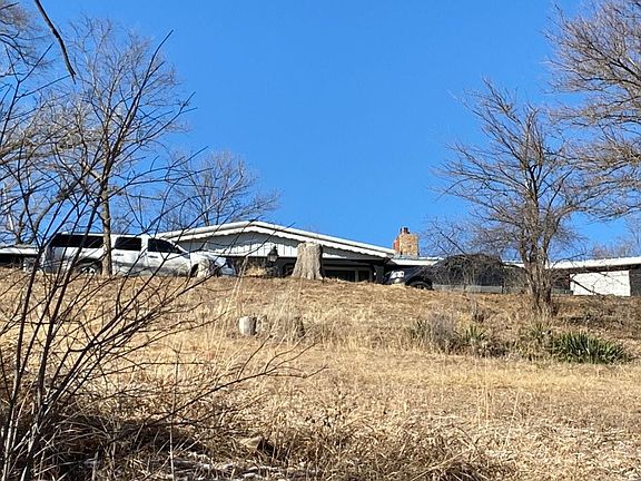2nd image of 18306 Honeysuckle Rd