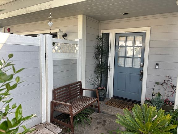 2nd image of 4527 Carpinteria Ave APT D