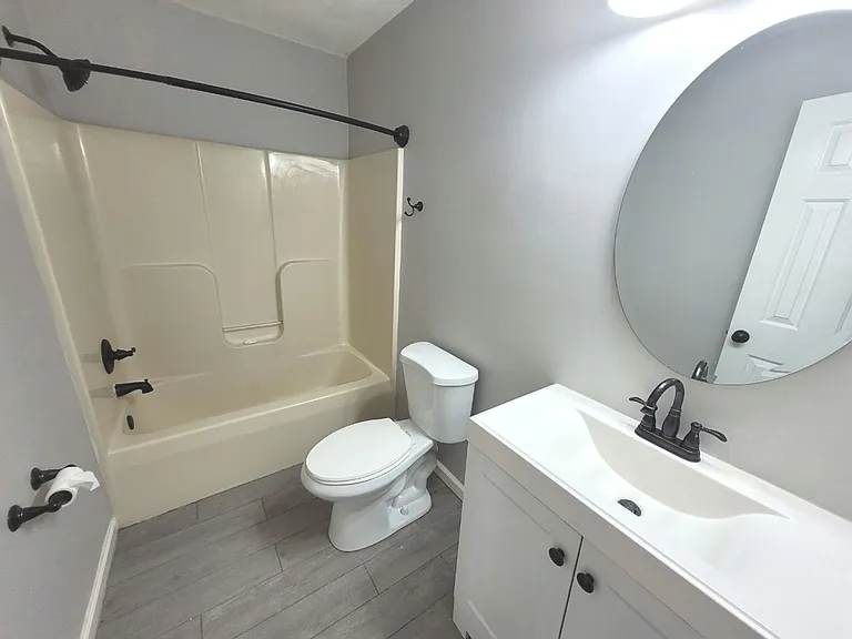 608 W 34th St — Photo 25