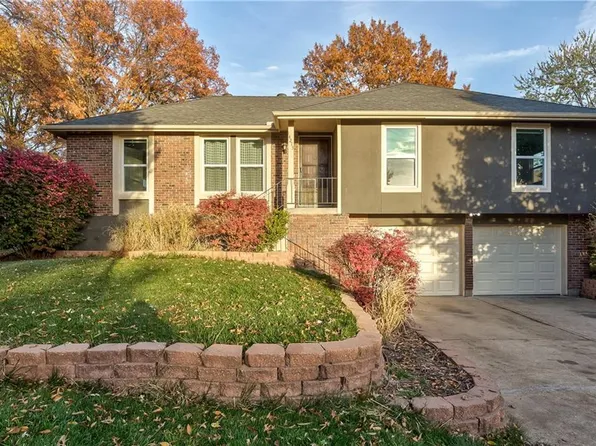 14213 S Cottonwood Dr, Olathe, KS 66062