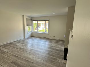 4858 Crain St #U, Skokie, IL 60077