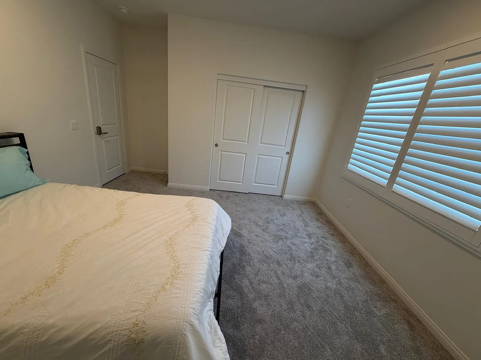 2 bed, 1.0 bath, 3267 sqft, $1,408 — Photo 4