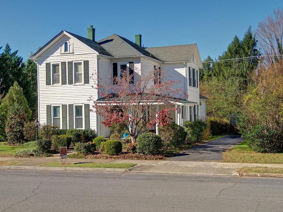 1st image of 2057 Chestnut Ave