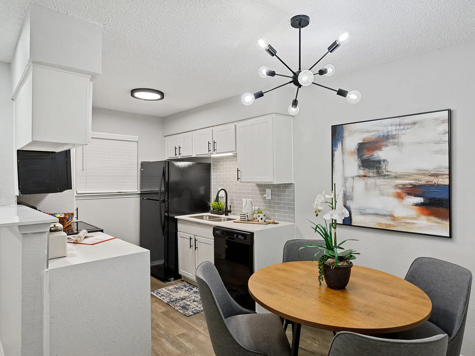 The Savoy Apartments — Photo 4
