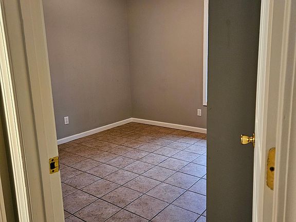 3rd image of 48 Glenn St APT C