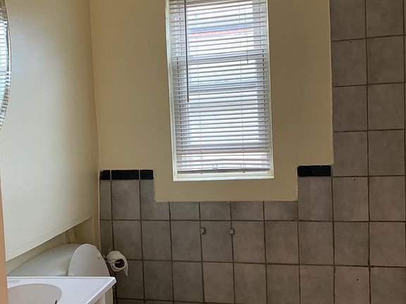 5th image of 2429 W Cortland St #2