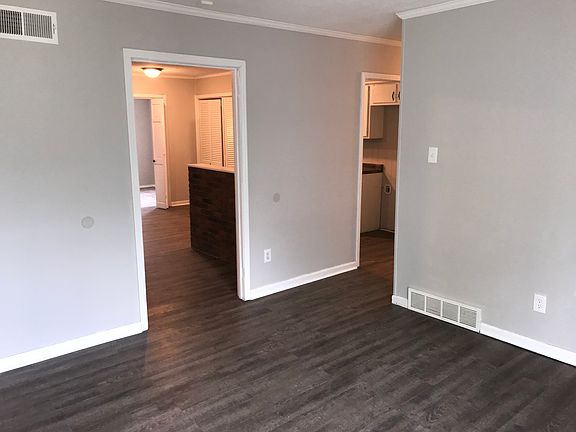 3rd image of 1021 Parkrose Ave