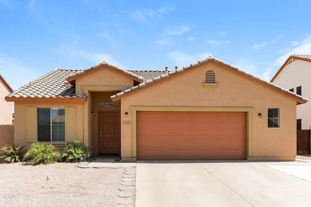 3 bed, 2.0 bath, 1447 sqft, $2,015 — Photo 1