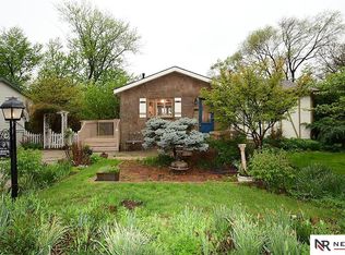 706 Bellevue Blvd S, Bellevue, NE 68005
