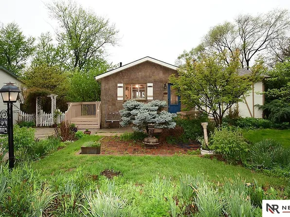 706 Bellevue Blvd S, Bellevue, NE 68005