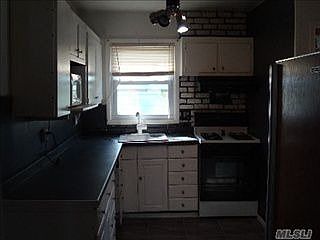 4th image of 58 Lillian Ave