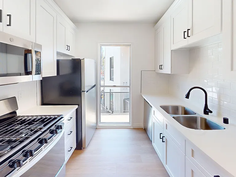 The Claire Manor Apts — Photo 15
