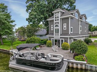 2182 Park Cir, Keego Harbor, MI 48320