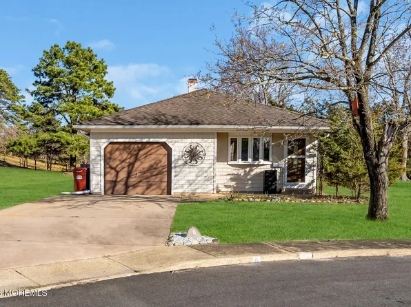 6 Marigot Court, Toms River, NJ 08757