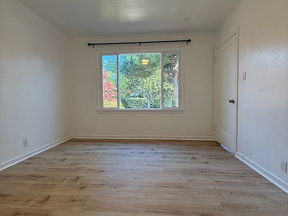 5th image of 1021 Warren St