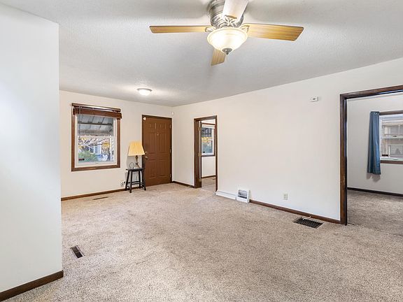 4th image of 632 Parkway Dr