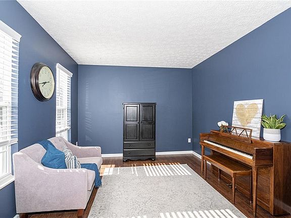 3rd image of 15198 Smithfield Dr