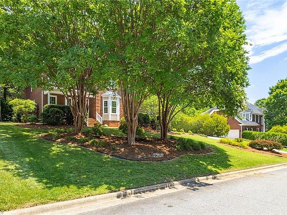 3rd image of 4613 Chesterfield Pl