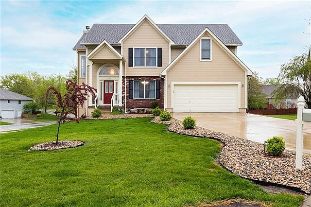 1st image of 108 NE Paseo Pl