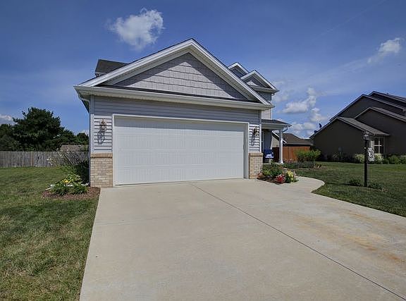 3rd image of 3003 Applewood Dr