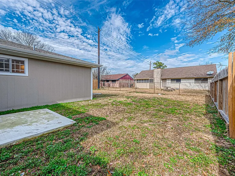 8619 Valley Meadow Dr — Photo 32