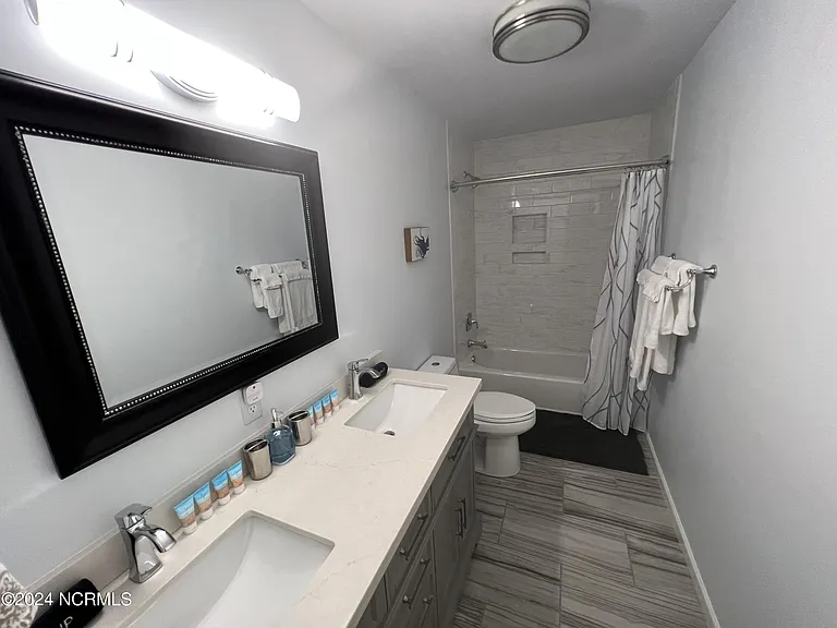 518 Rose Ave — Photo 10
