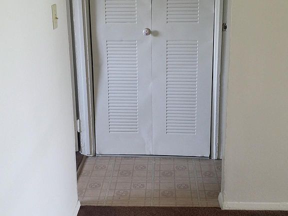2nd image of 517 Maple Ave APT 5A