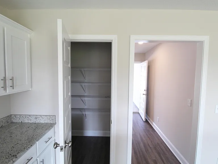 406 Noble Ct — Photo 31
