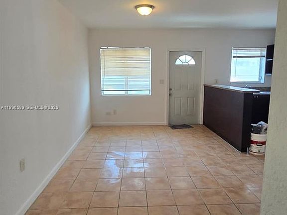 5th image of 16131 NE 19th Pl APT 3