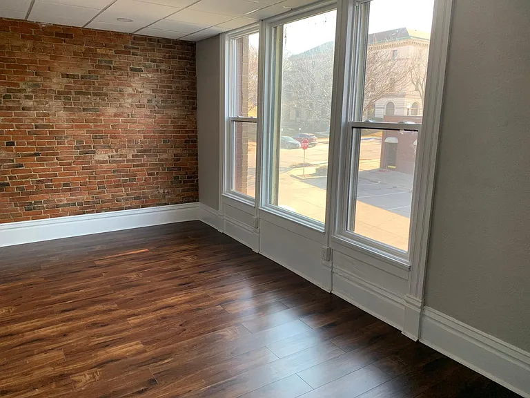 107 N Court St #B — Photo 2