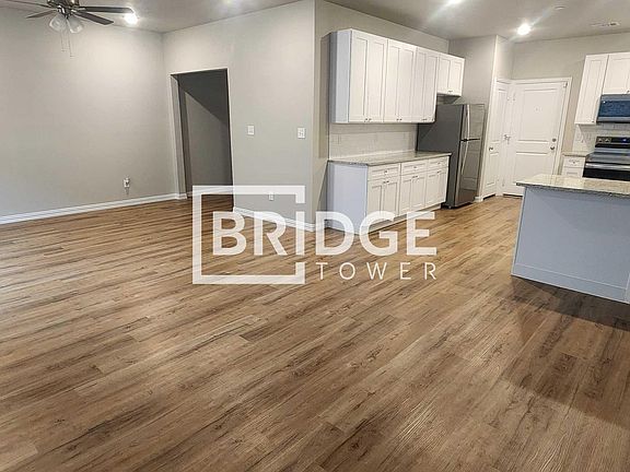 2nd image of 1028 W Golden Ln