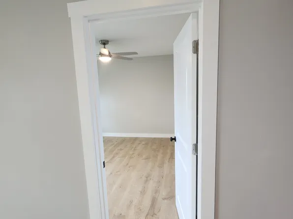 8139 Grand River Rd APT 2, Brighton, MI 48114