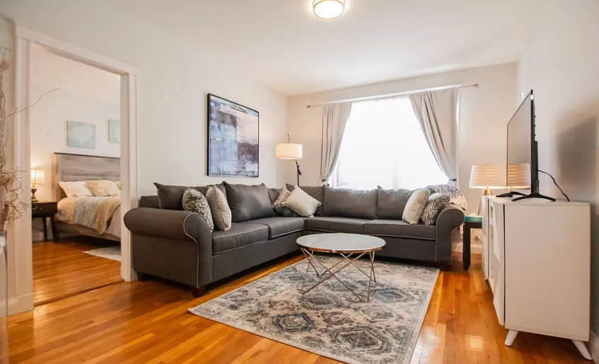 2 bed, 700 sqft, $7,000 — Photo 2