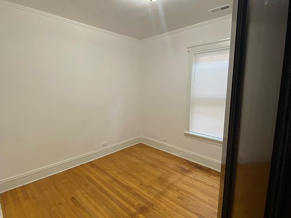 4th image of 6429 N Lakewood Ave #2