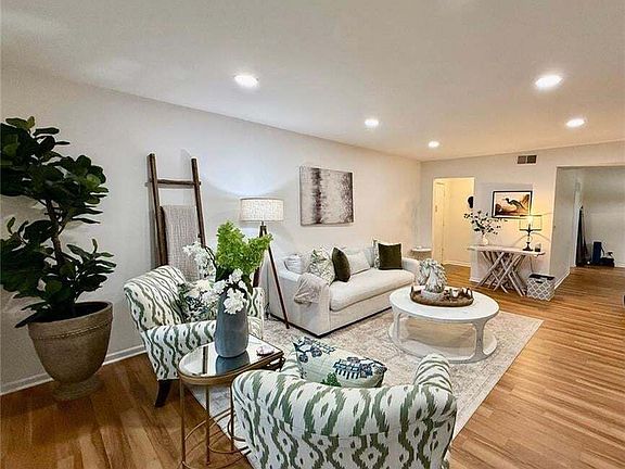 3rd image of 6851 Roswell Rd APT N20