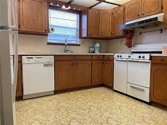 2nd image of 4004 SE 24th St