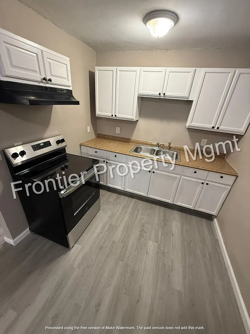 1717 S Tucker Blvd (Maintenance Call First) — Photo 3