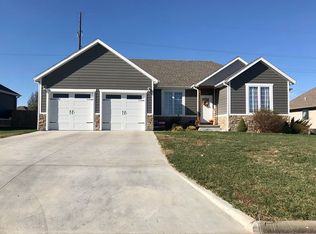 937 Riverview Rd, Marshfield, MO 65706