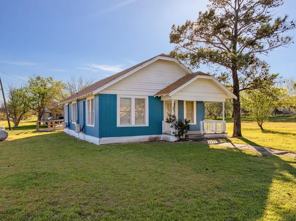 303 N Seeley Ave W, Mount Calm, TX 76673
