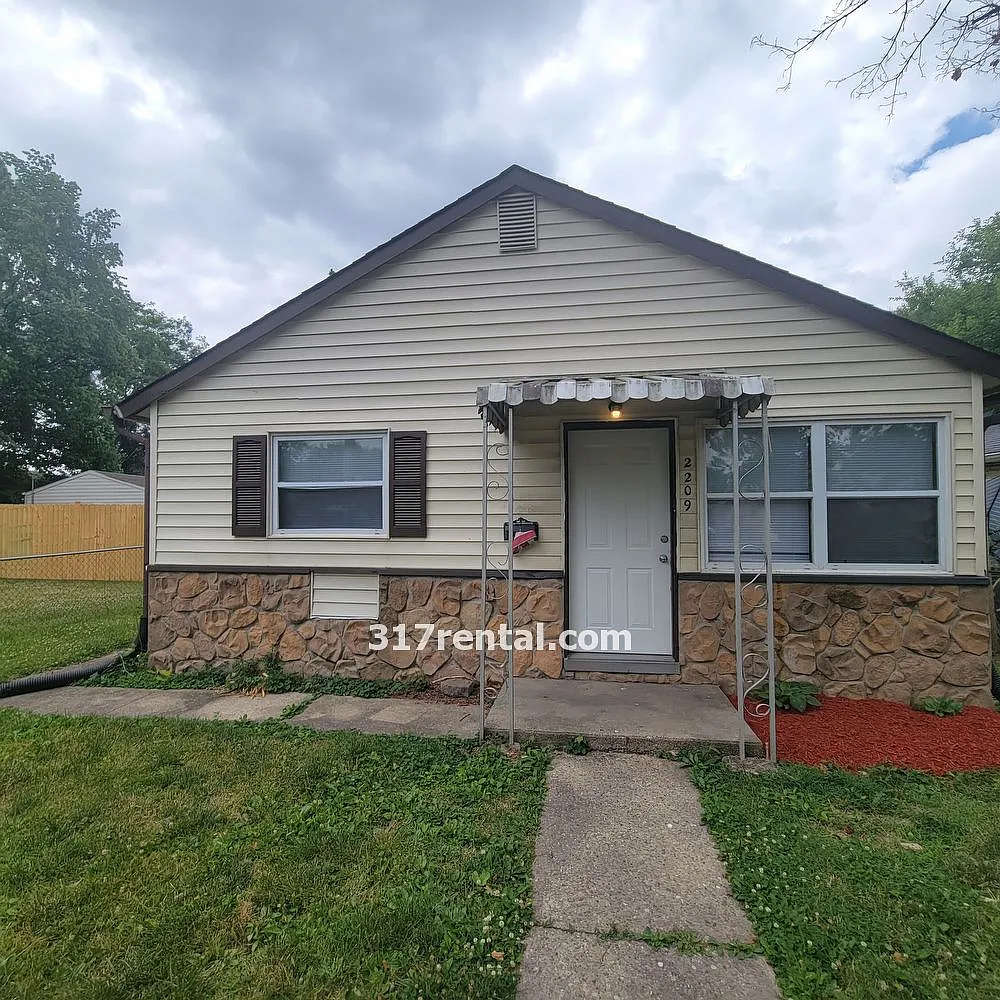 2209 E Bradbury Ave photo 1