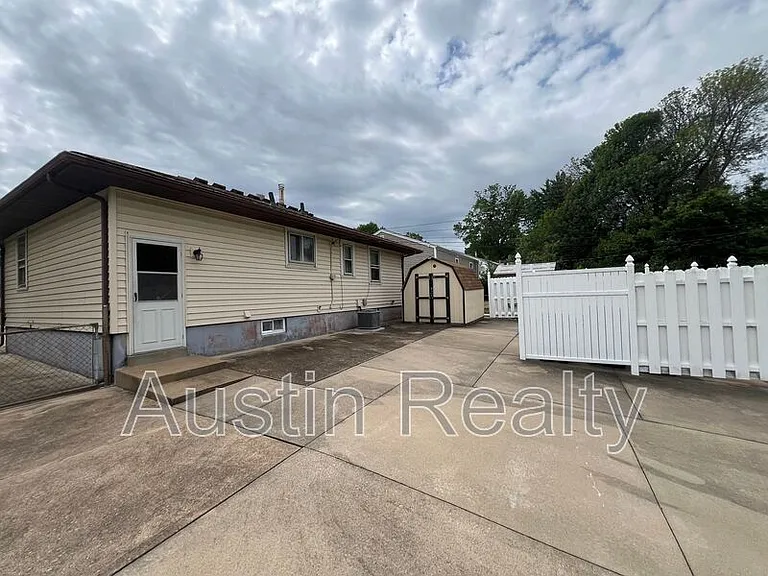 4419 Lindscott Ave — Photo 10