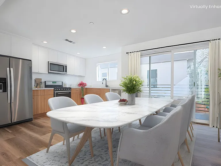 Luxury 3 & 4 Bed Townhomes a Short Walk to Topanga Village! — Photo 27