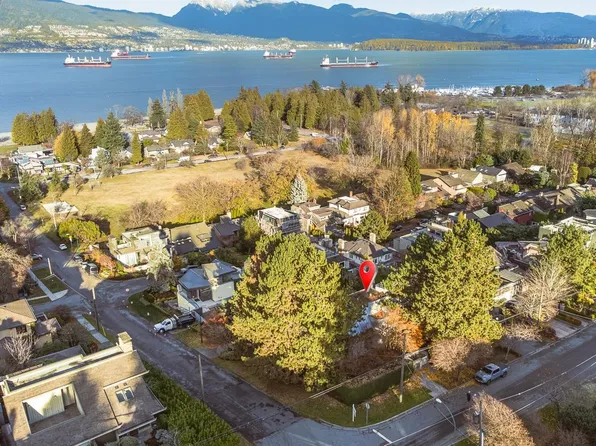 4489 W 2nd Ave, Vancouver, BC V6R 1K6