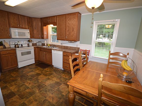 3rd image of 1650 Willard Ct