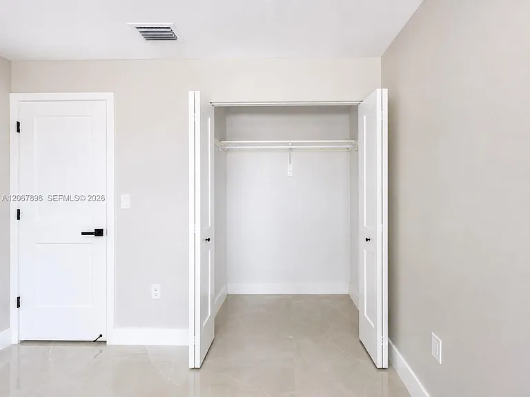14124 Kendale Lakes Cir #14124 — Photo 37
