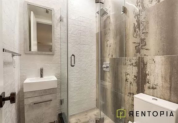 4th image of 868 Lafayette Ave #2J