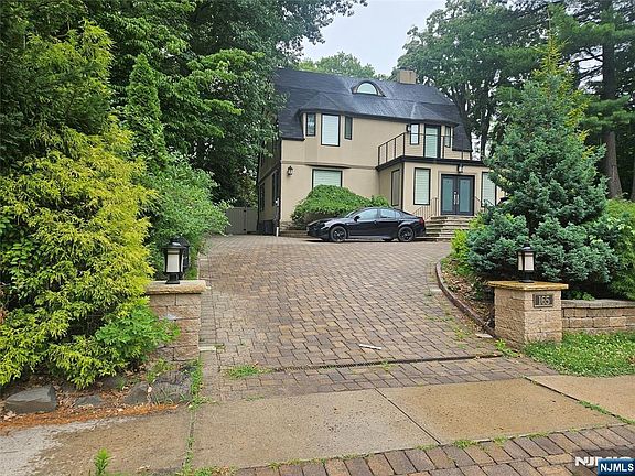 2nd image of 165 Leonia Ave